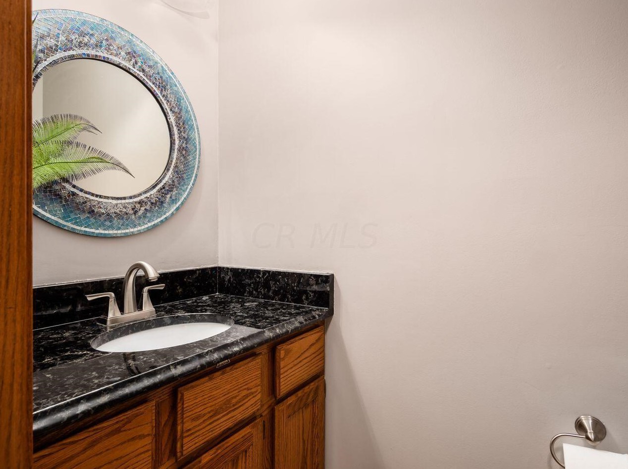 3924 Pinto Ct, Columbus OH 43221-5718 exterior