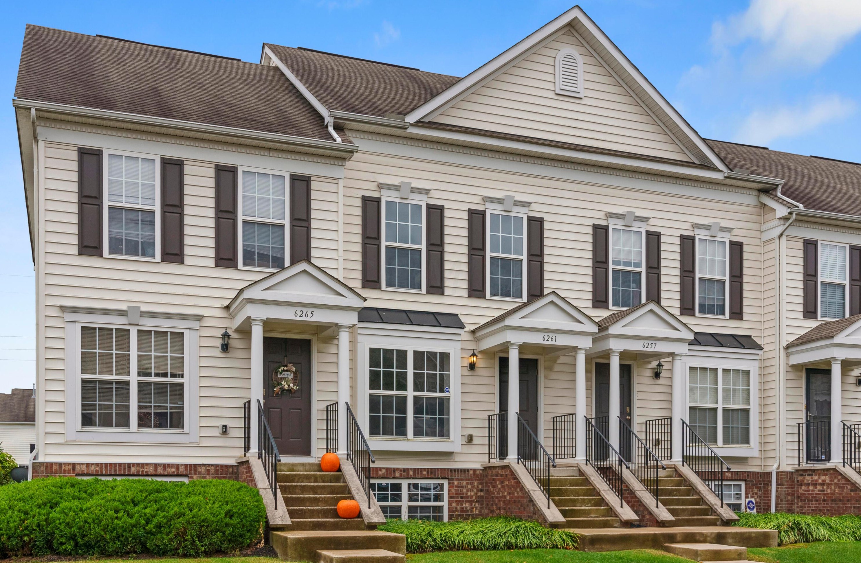 6261 Needletail Rd, Columbus OH 43230-6490 exterior