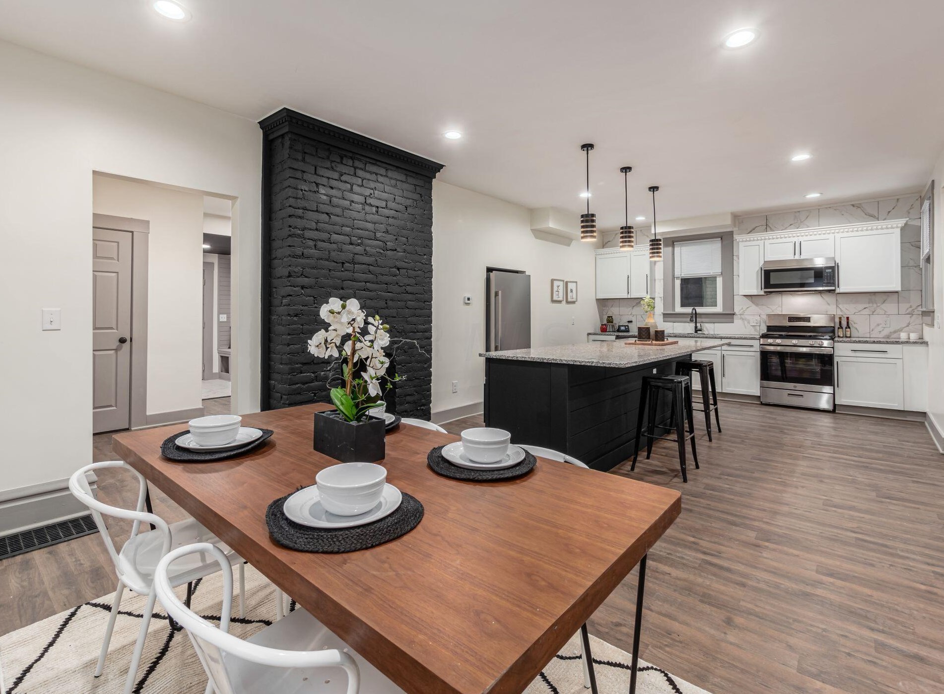 825 Champion Ave, Columbus OH  43206-1509 exterior