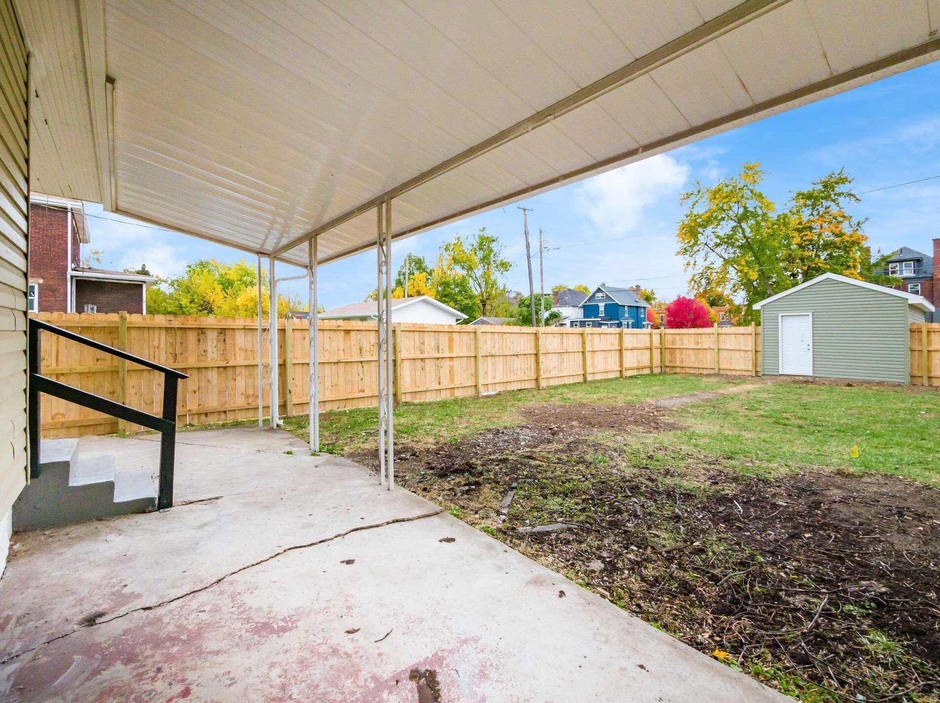 825 Champion Ave, Columbus OH  43206-1509 exterior