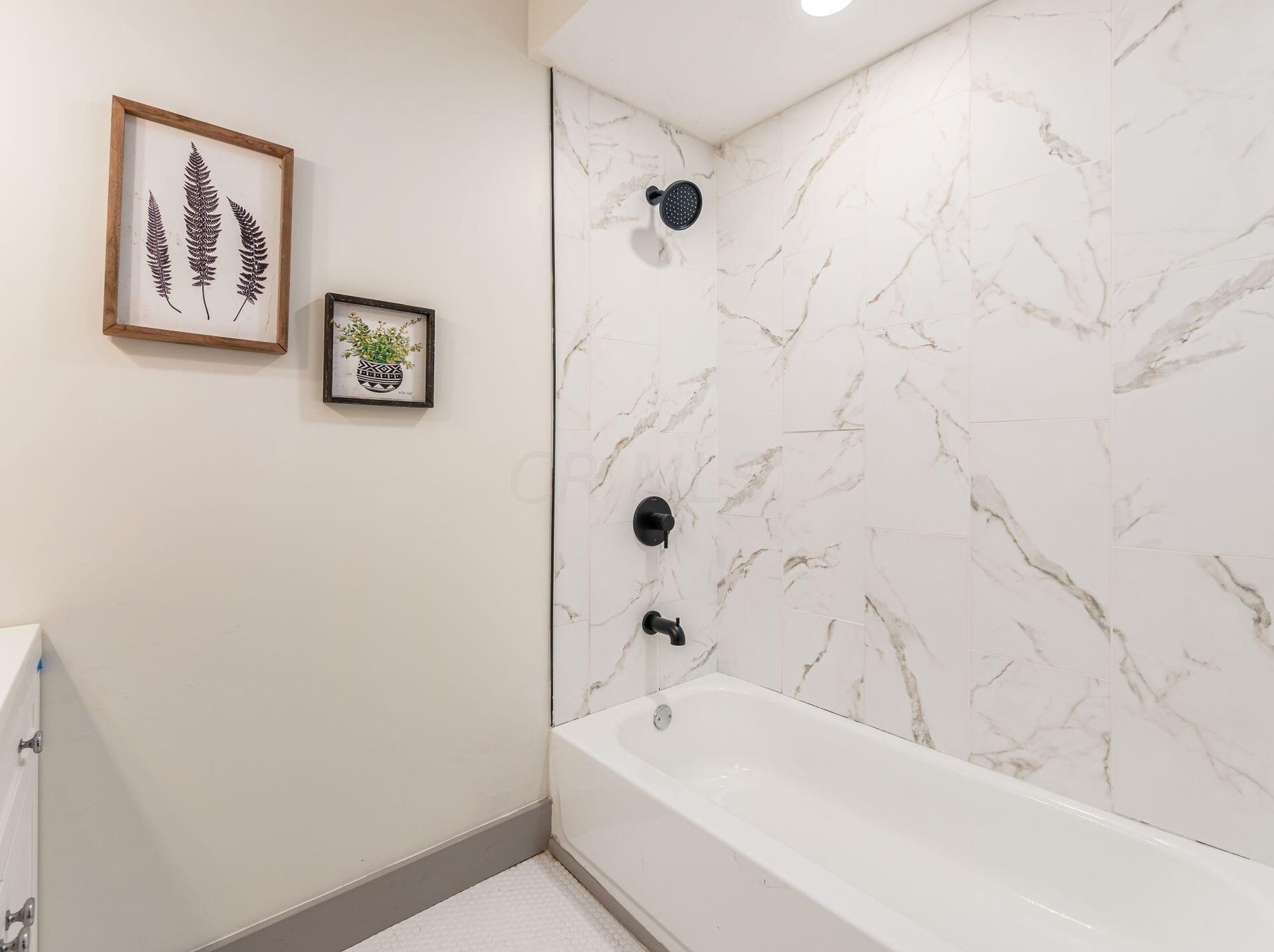 825 Champion Ave, Columbus OH  43206-1509 exterior