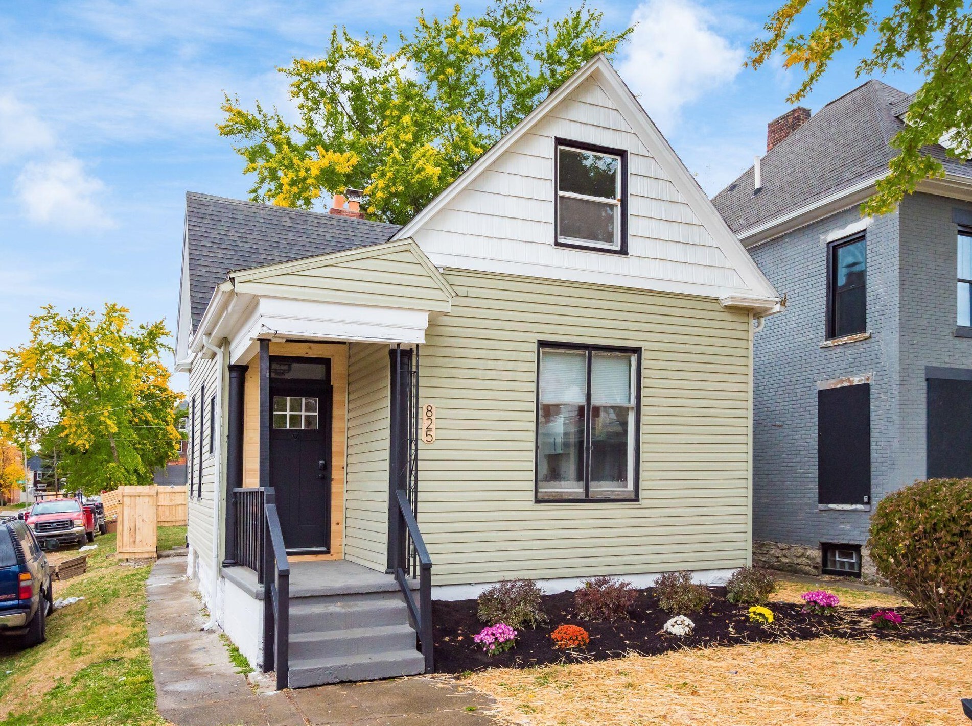 825 Champion Ave, Columbus OH  43206-1509 exterior