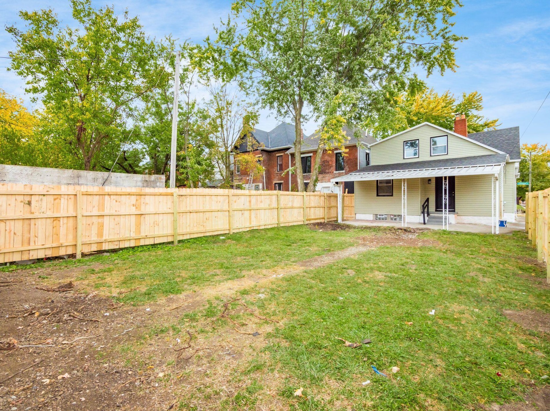 825 Champion Ave, Columbus OH  43206-1509 exterior