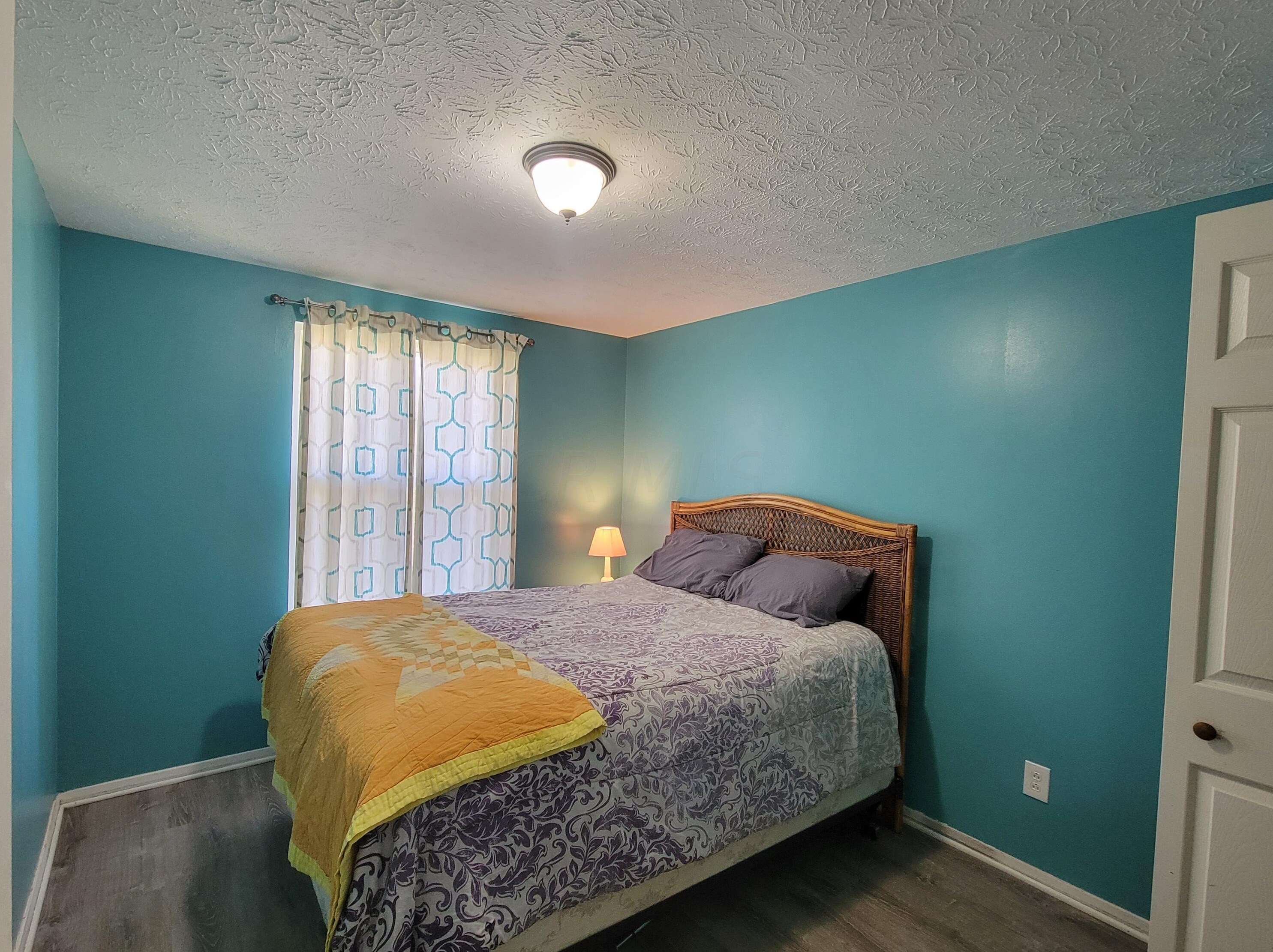 1722 Holw Run Dr, Columbus OH 43223-3412 exterior