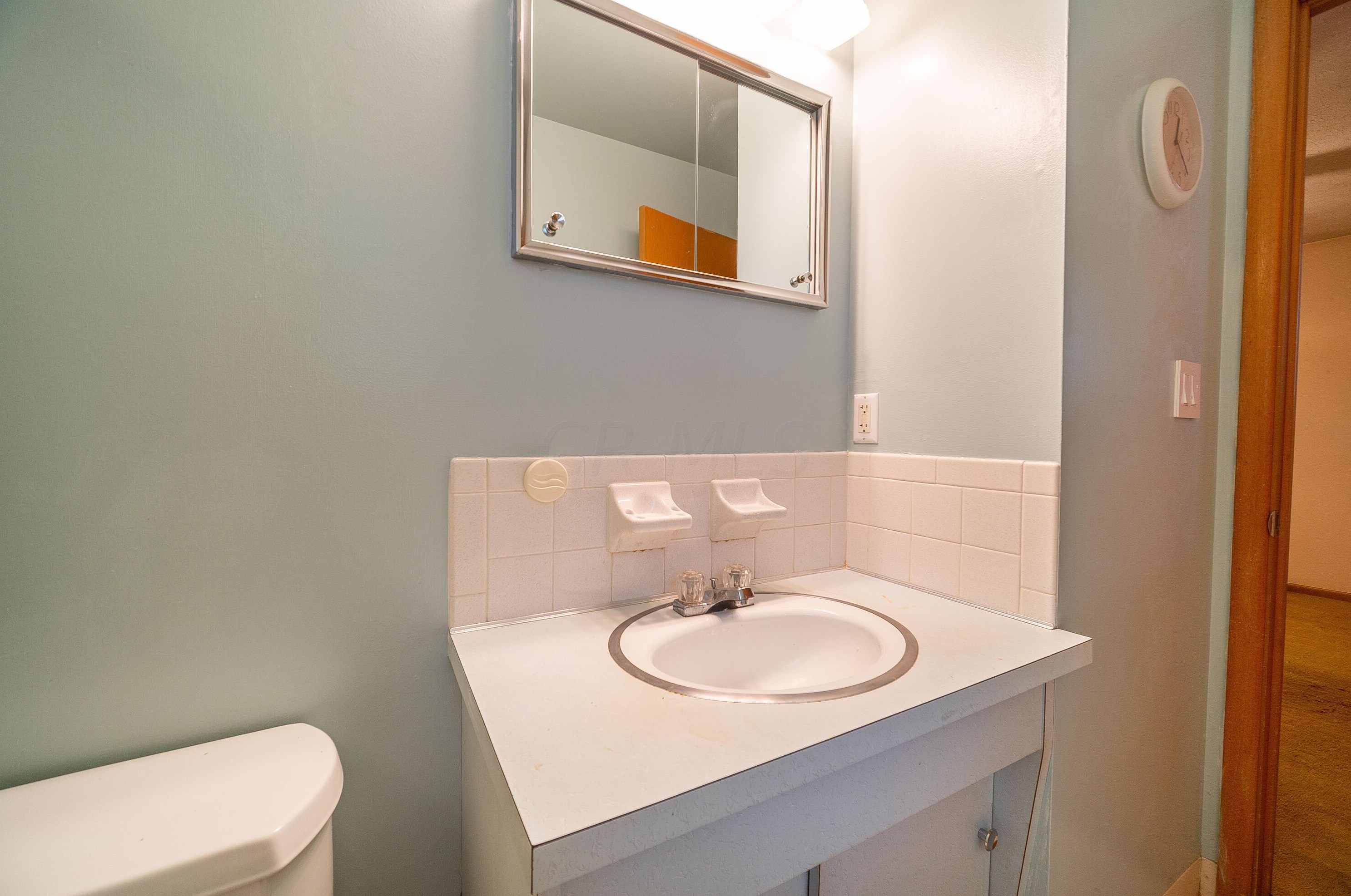 1815 Kenwick Rd, Columbus OH 43209-2573 exterior