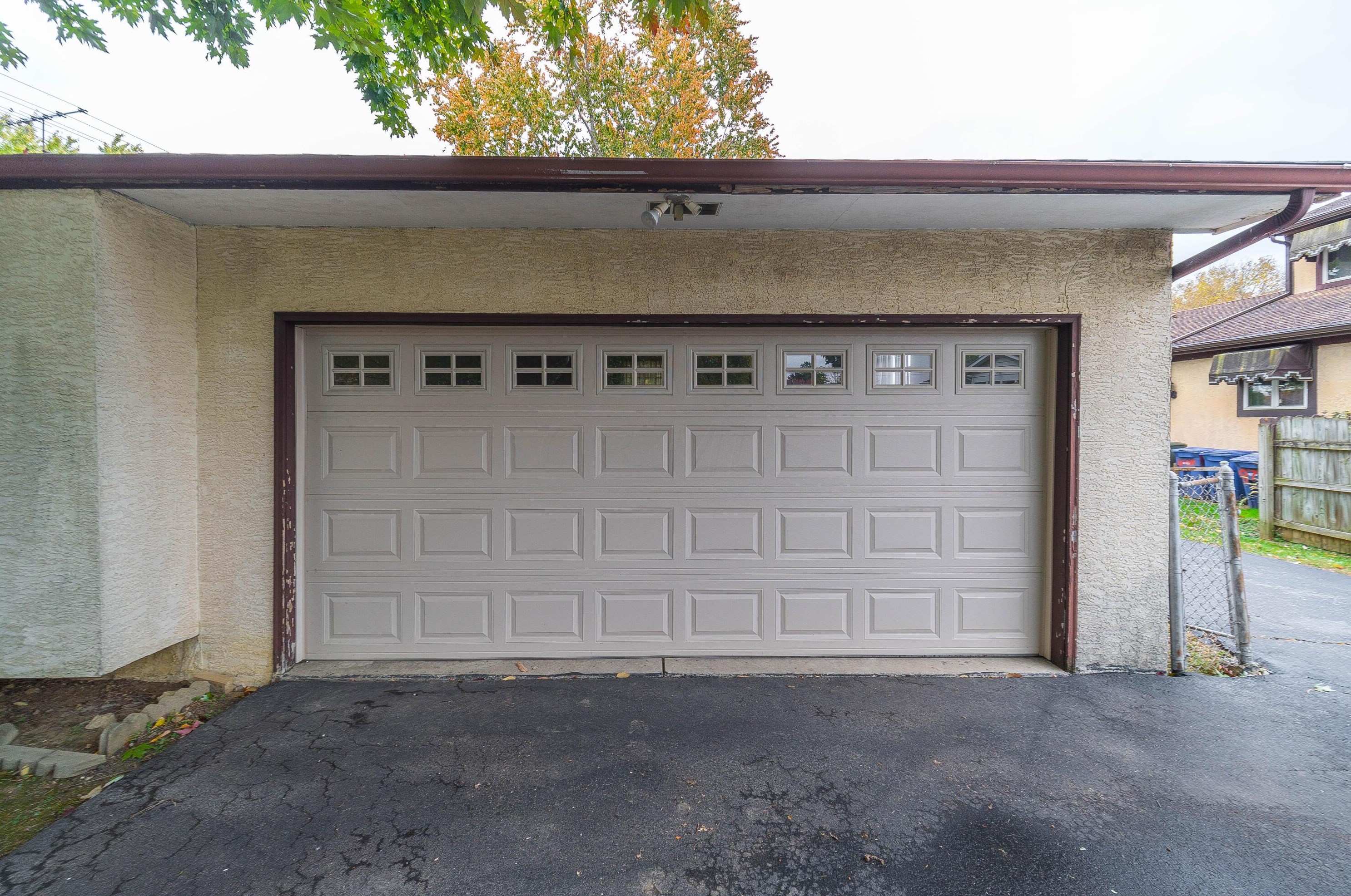 1815 Kenwick Rd, Columbus OH 43209-2573 exterior