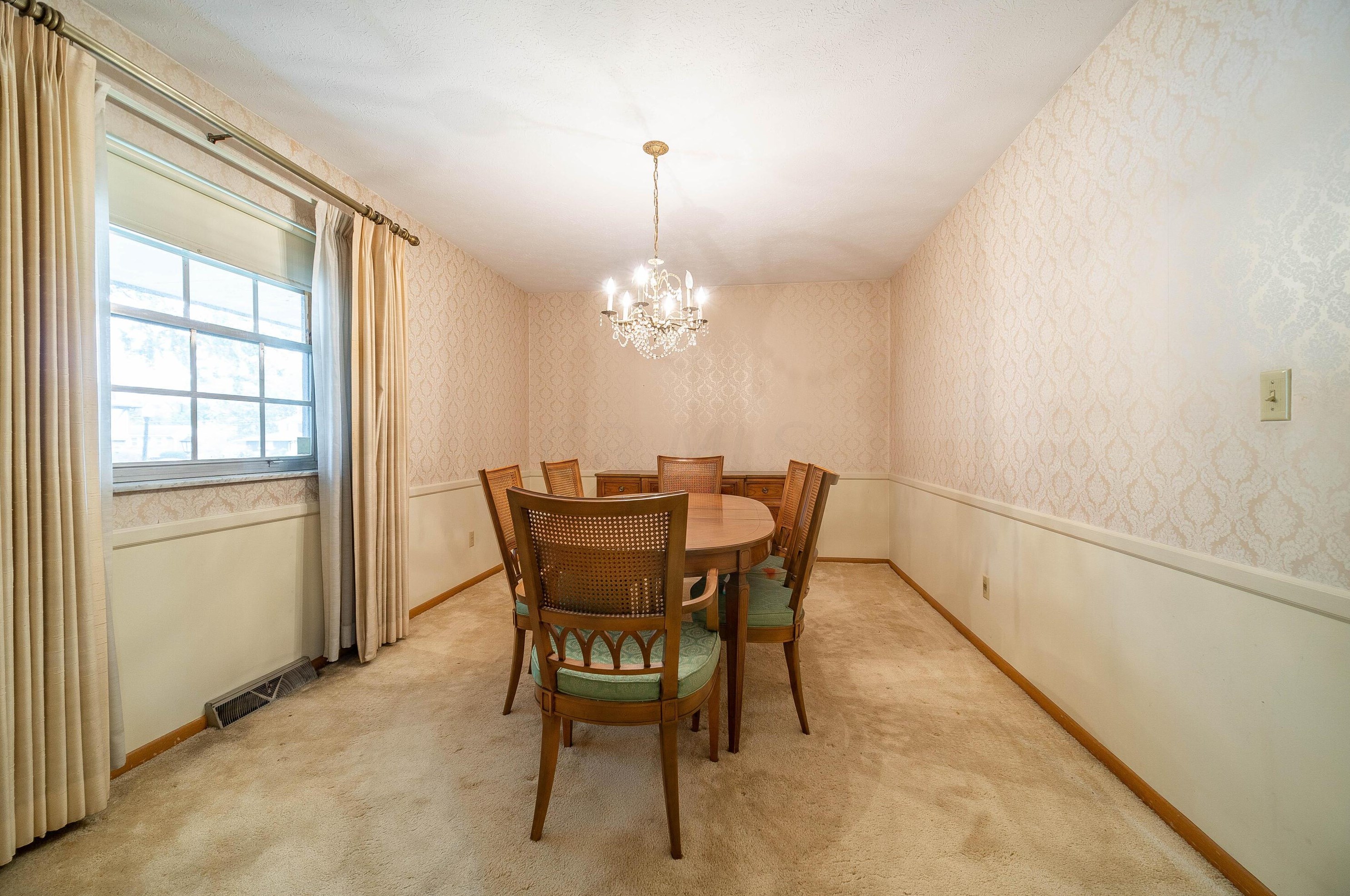 1815 Kenwick Rd, Columbus OH 43209-2573 exterior