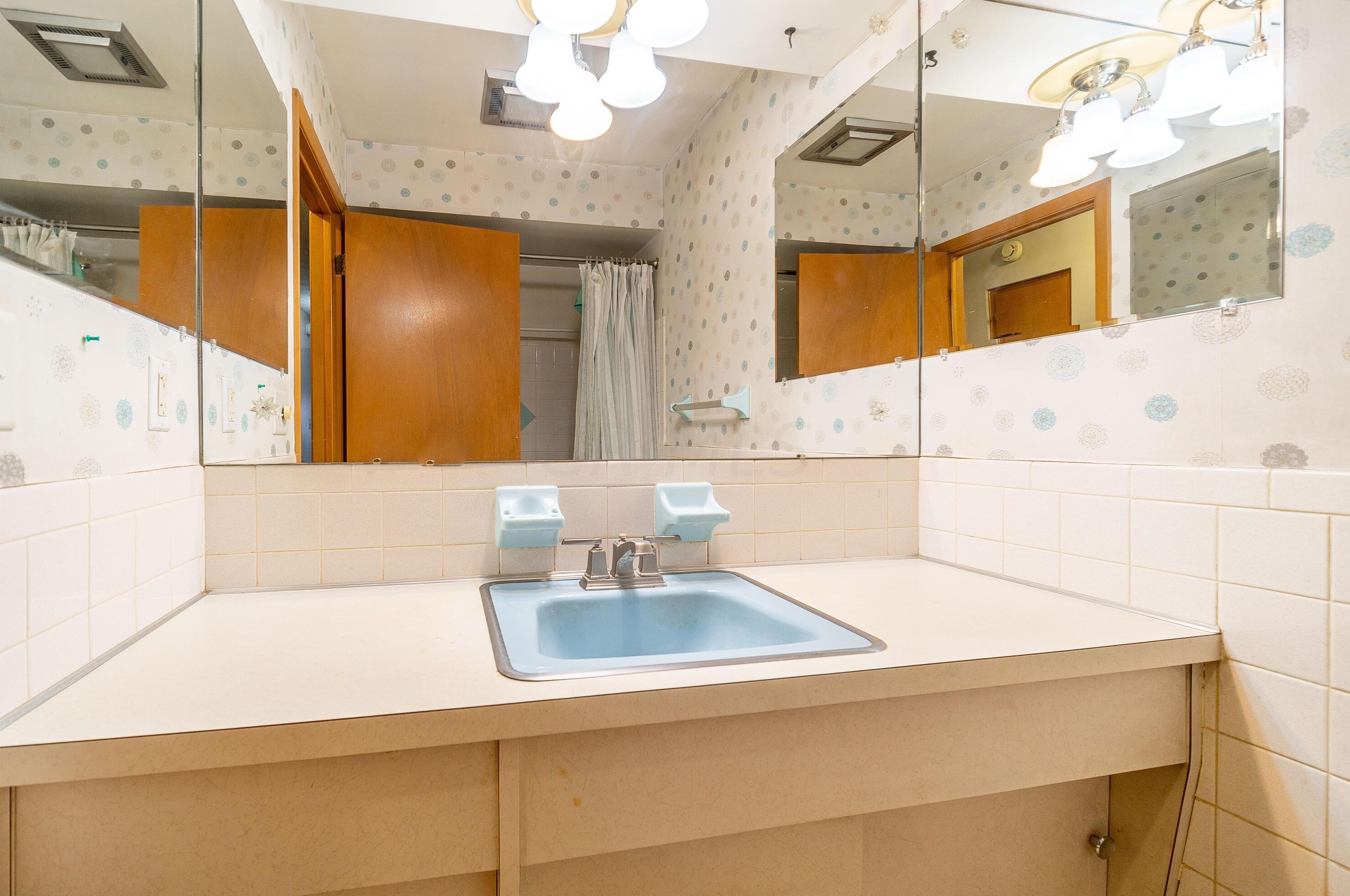 1815 Kenwick Rd, Columbus OH 43209-2573 exterior