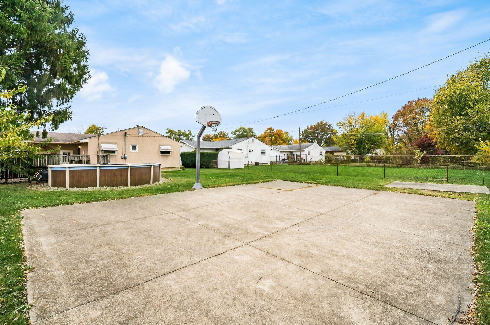 1827 Stetson Rd, Columbus OH 43232-2836 exterior