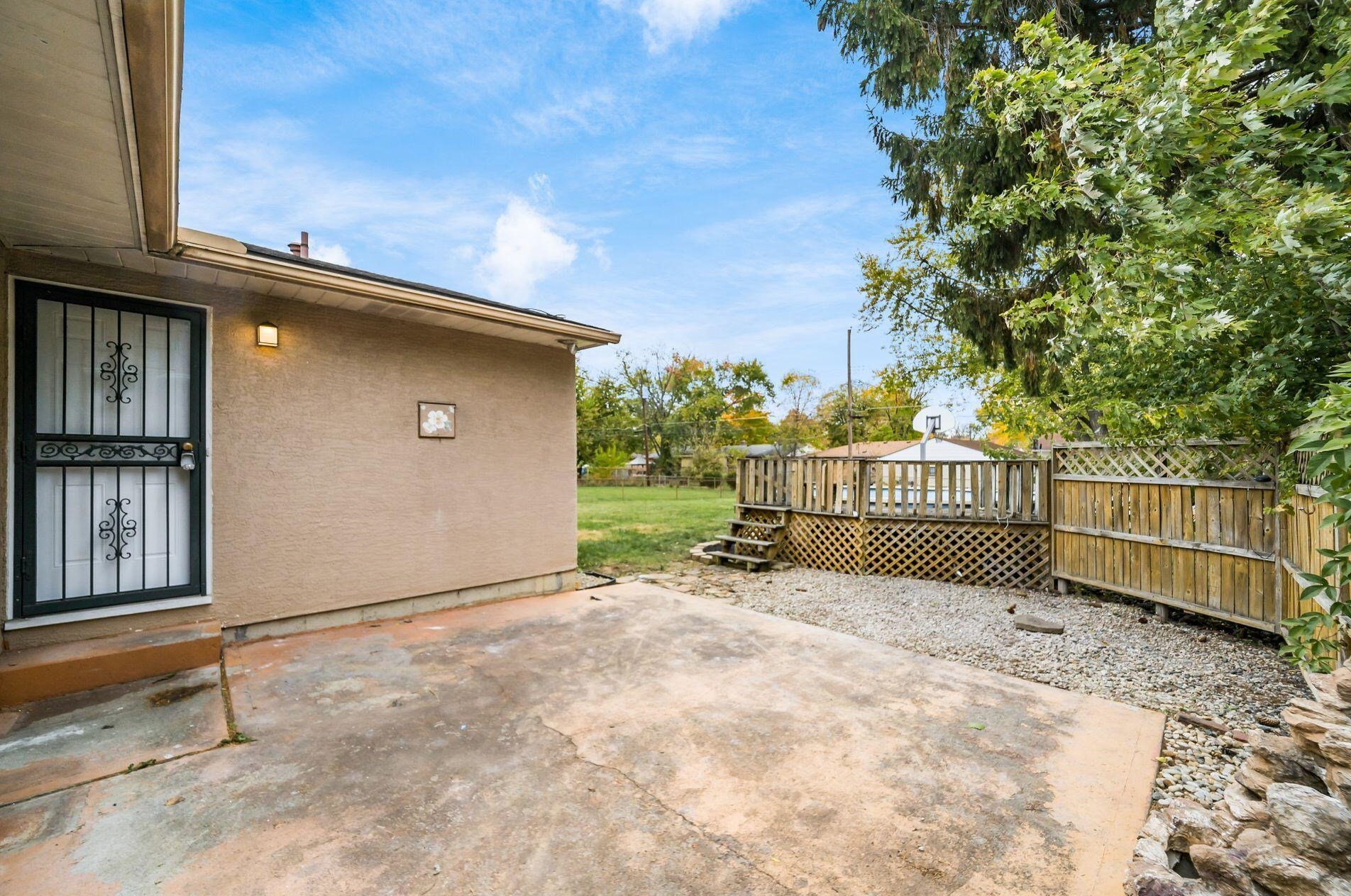 1827 Stetson Rd, Columbus OH 43232-2836 exterior