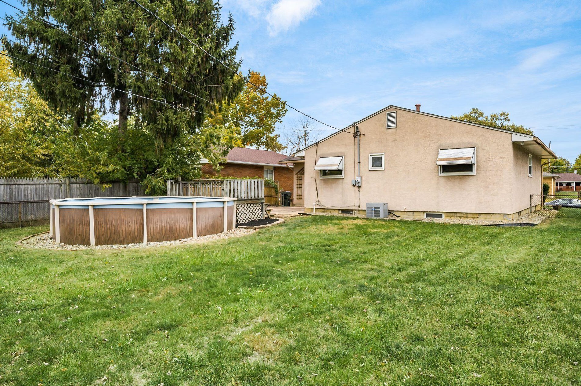 1827 Stetson Rd, Columbus OH 43232-2836 exterior