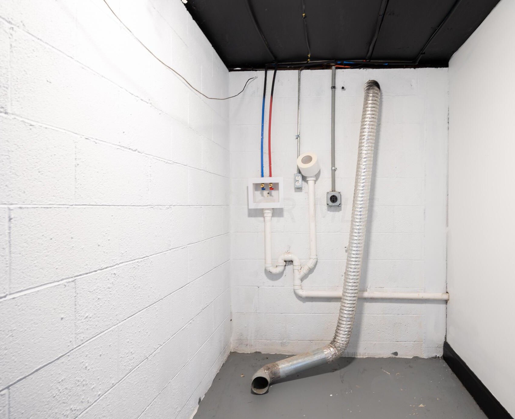 924 James Rd, Columbus OH  43227-1070 exterior