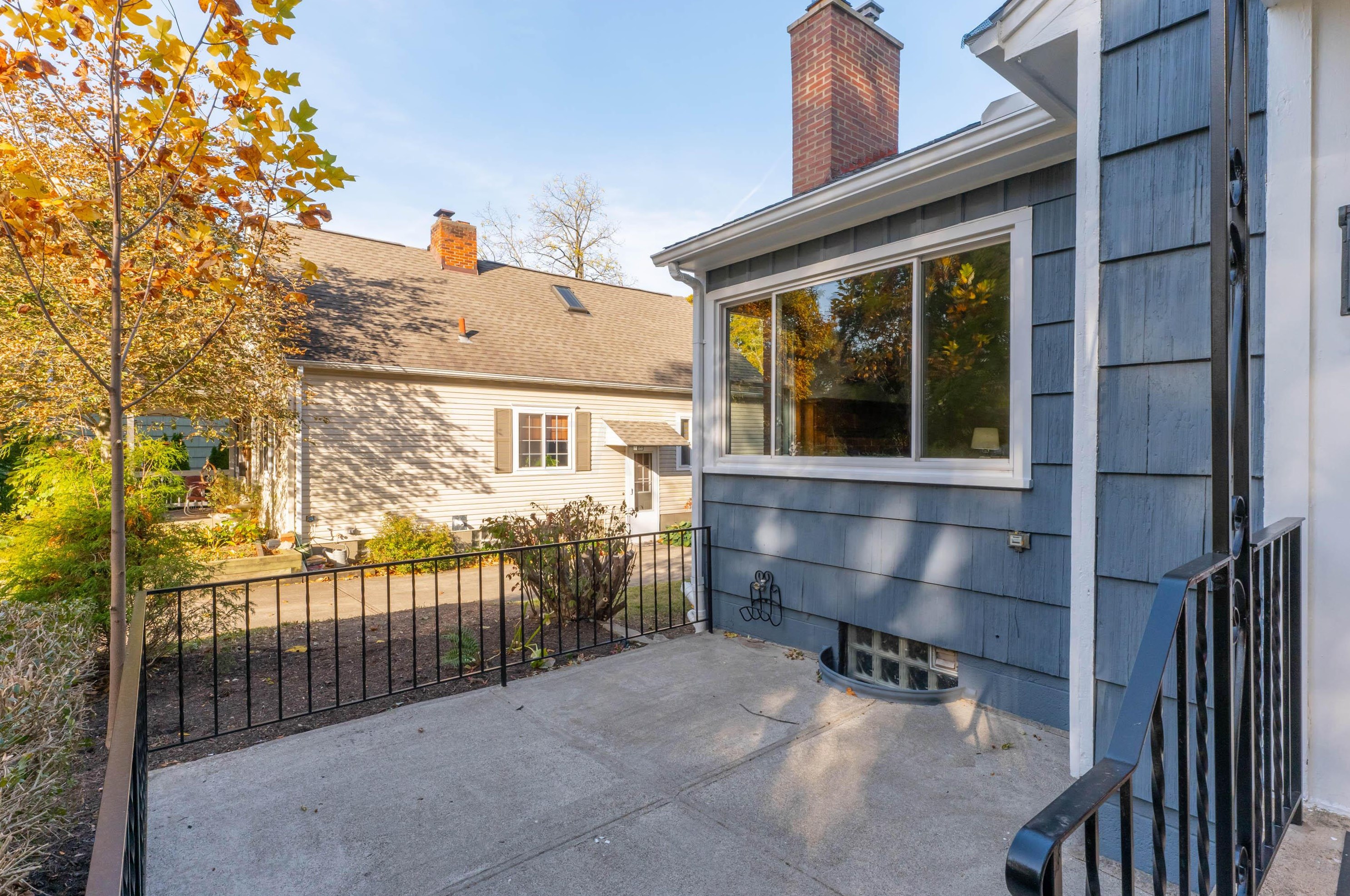 330 Cyn Dr, Columbus OH 43214-3136 exterior