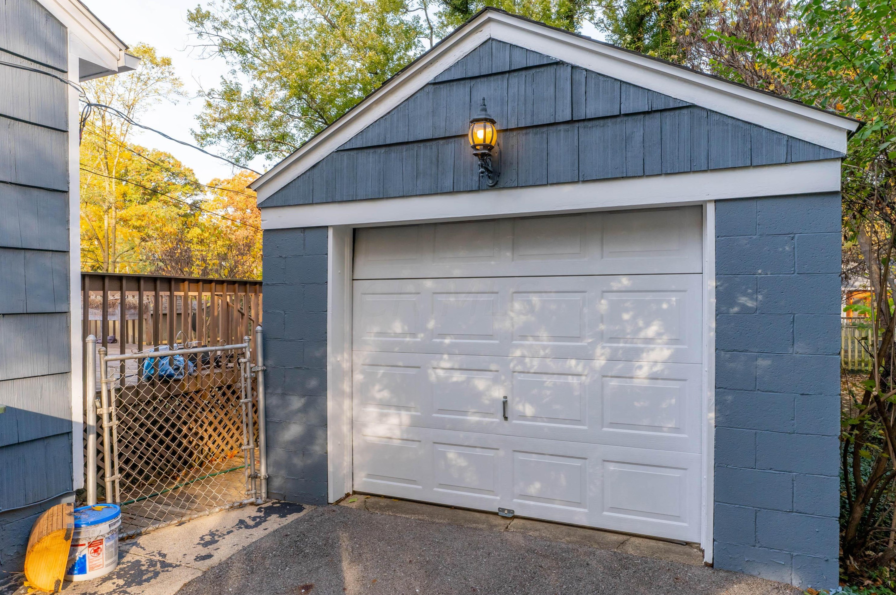 330 Cyn Dr, Columbus OH 43214-3136 exterior