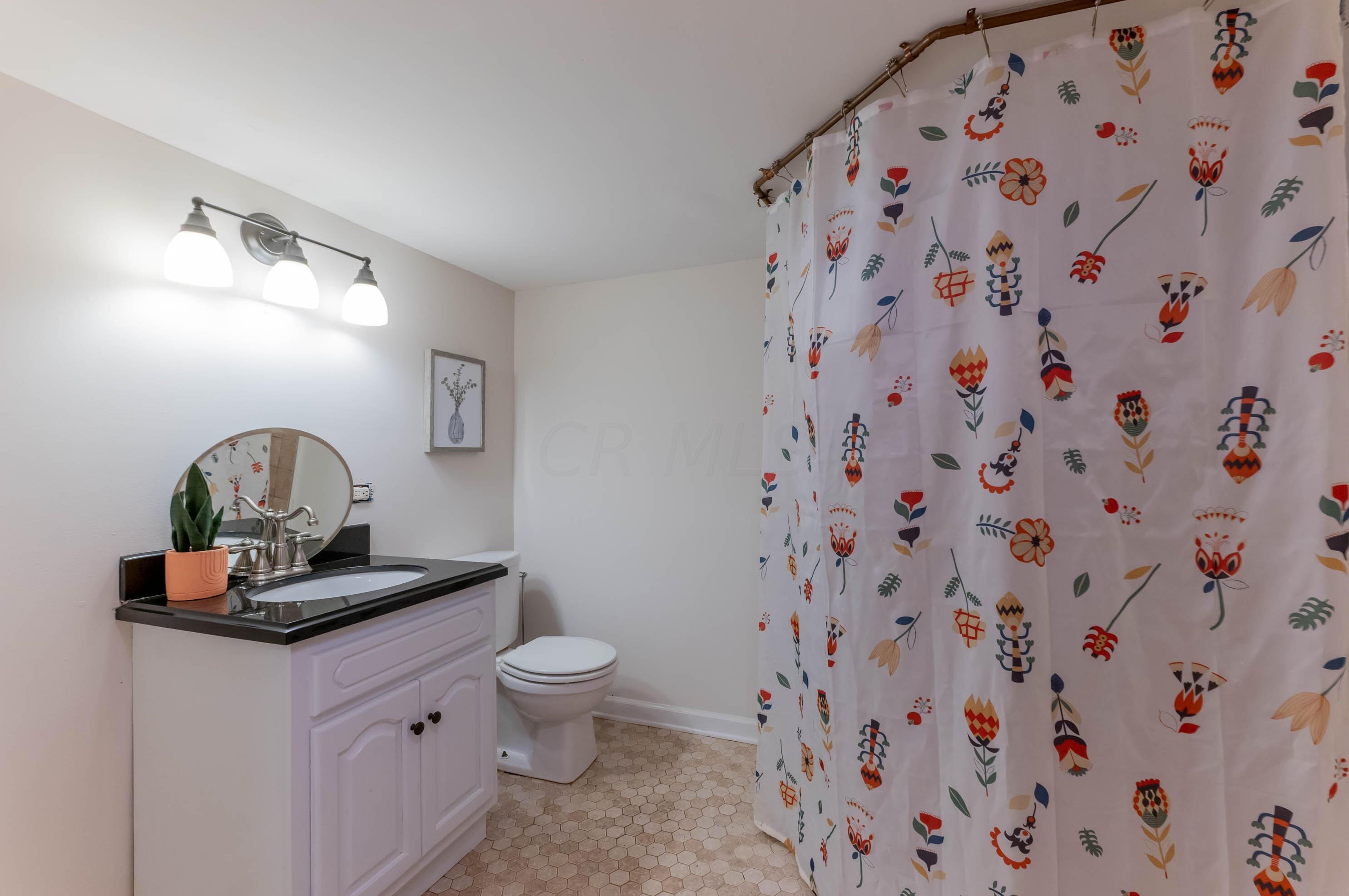 330 Cyn Dr, Columbus OH 43214-3136 exterior