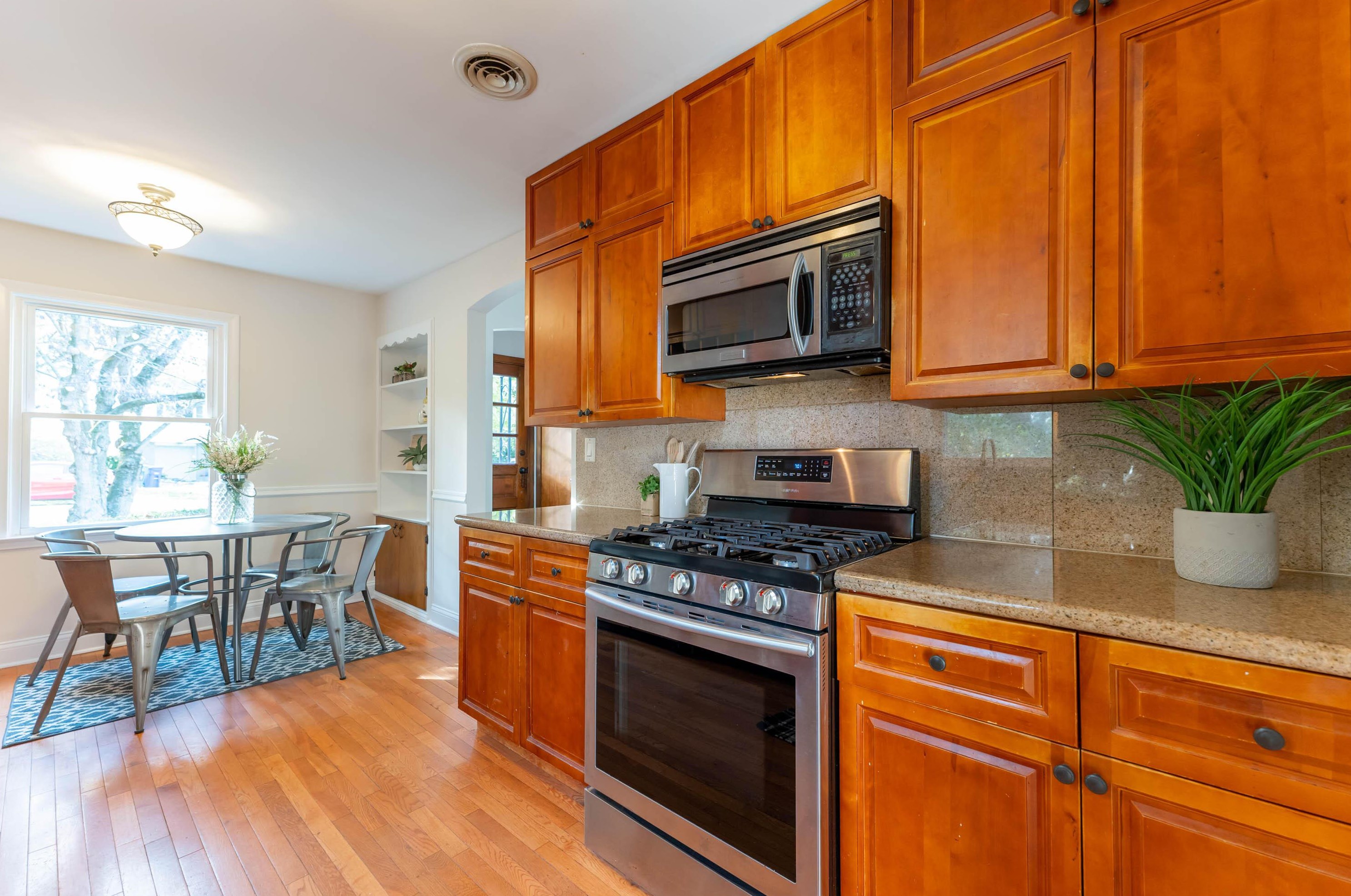 330 Cyn Dr, Columbus OH 43214-3136 exterior