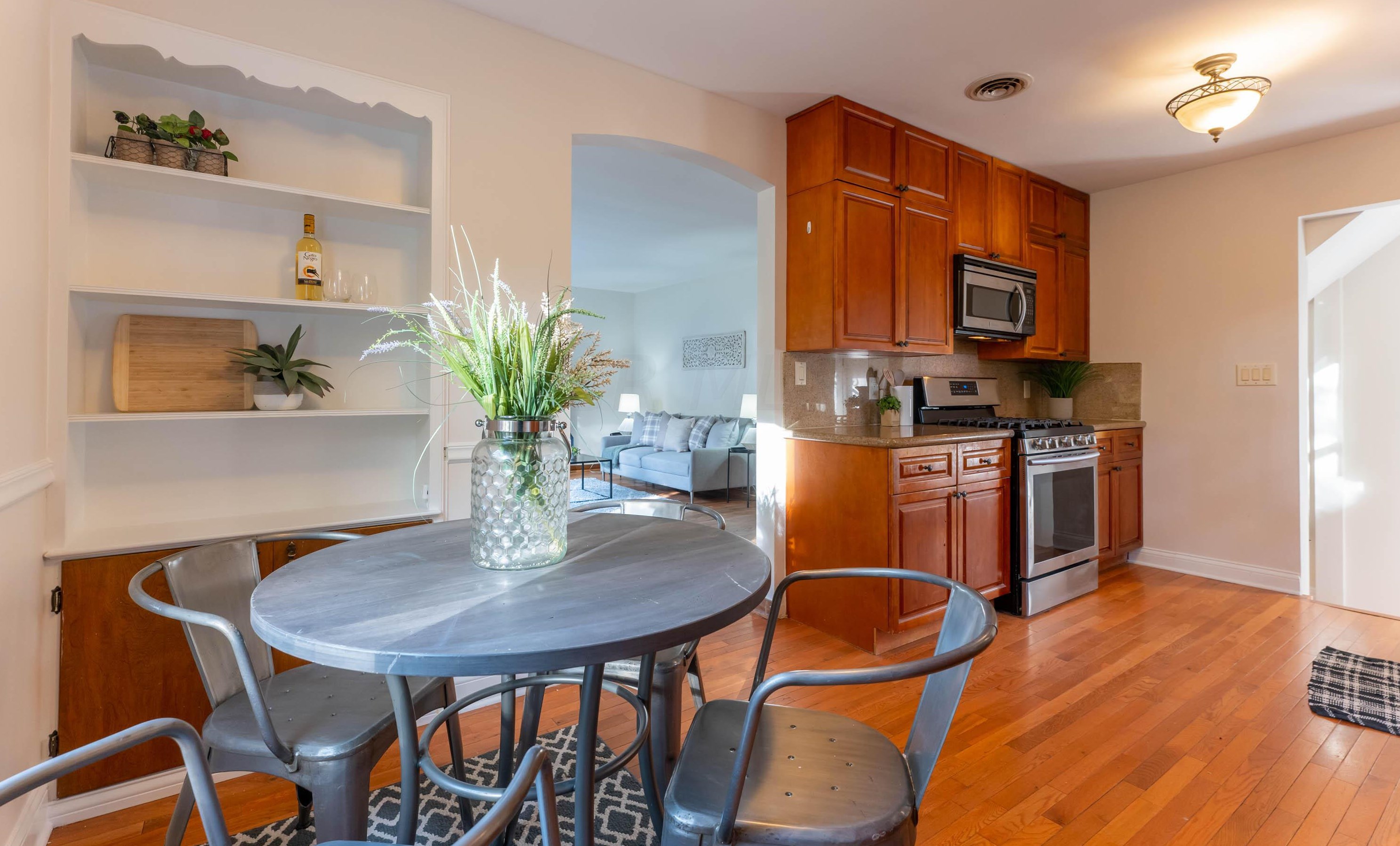 330 Cyn Dr, Columbus OH 43214-3136 exterior