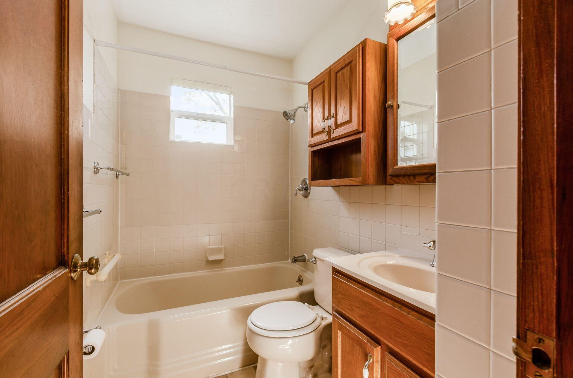 265 Chase Rd, Columbus OH 43214-1104 exterior