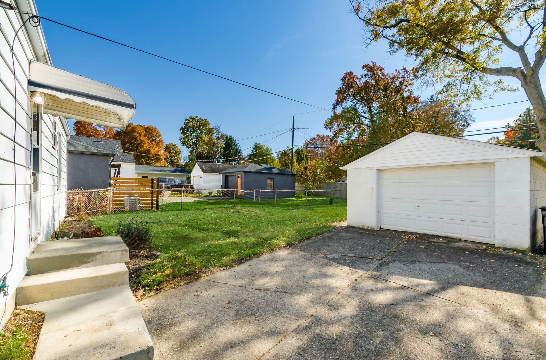 265 Chase Rd, Columbus OH 43214-1104 exterior