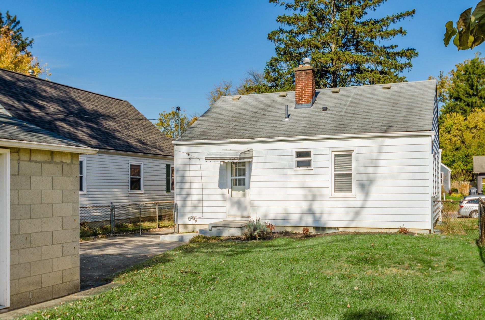 265 Chase Rd, Columbus OH 43214-1104 exterior