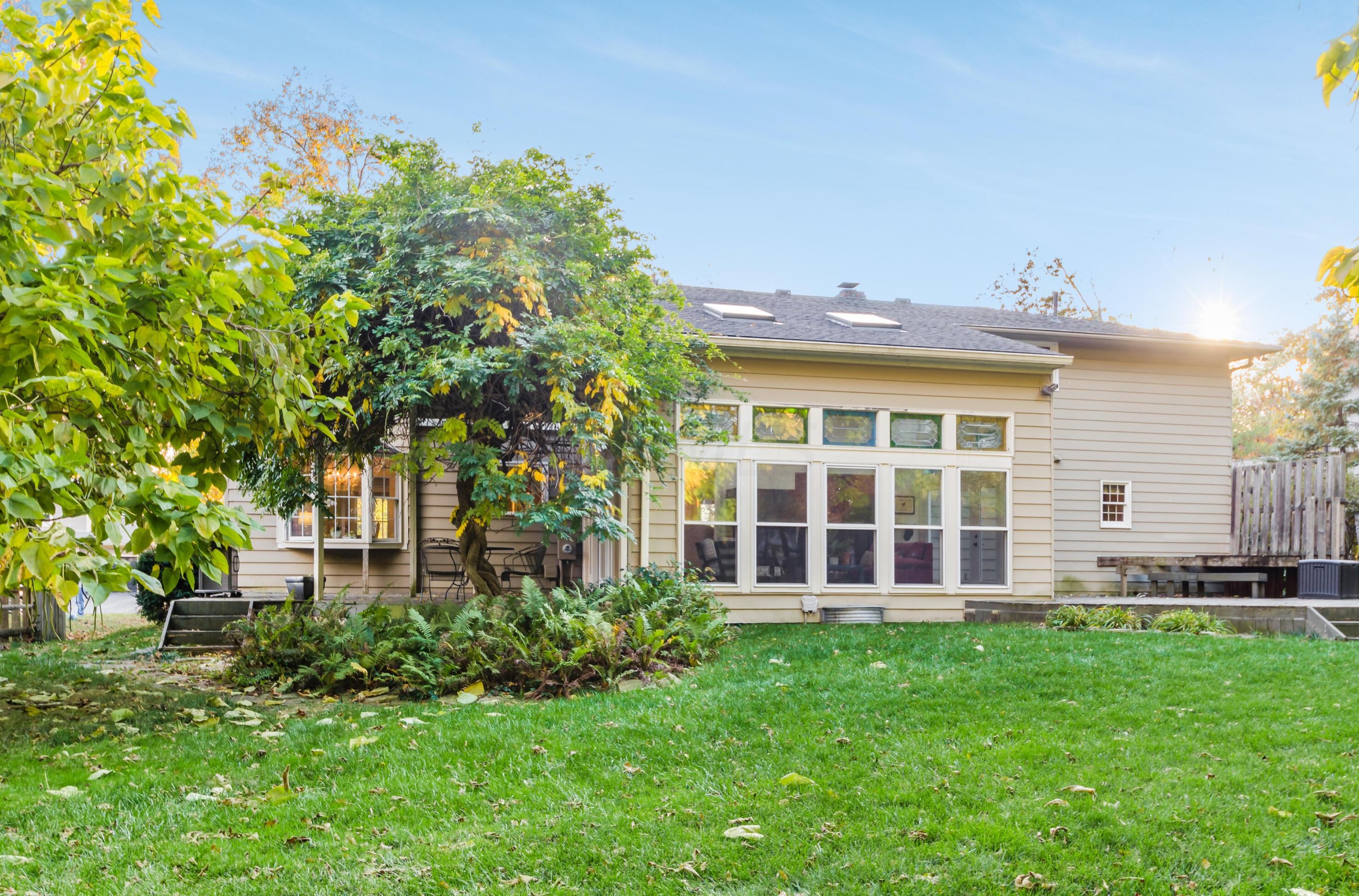 1446 Parkridge, Columbus OH 43235-1142 exterior