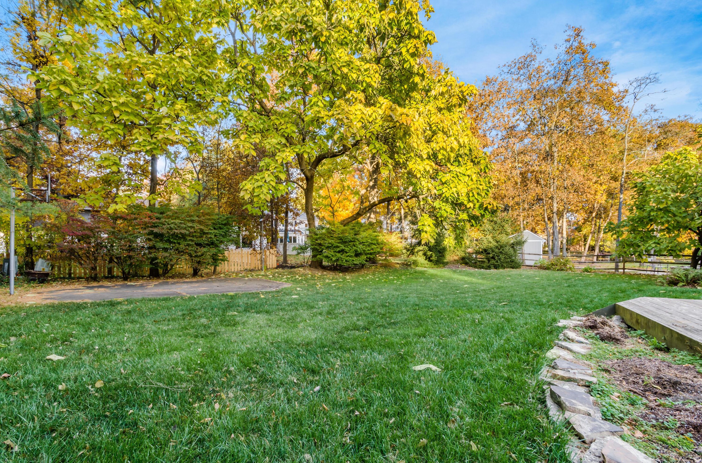 1446 Parkridge, Columbus OH 43235-1142 exterior