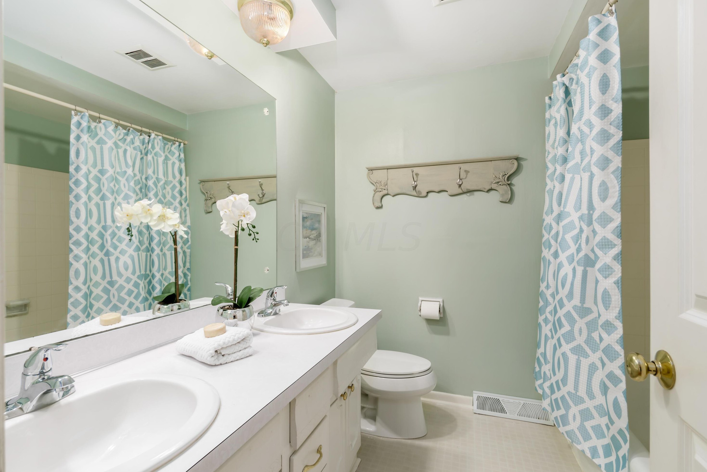 1446 Parkridge, Columbus OH 43235-1142 exterior