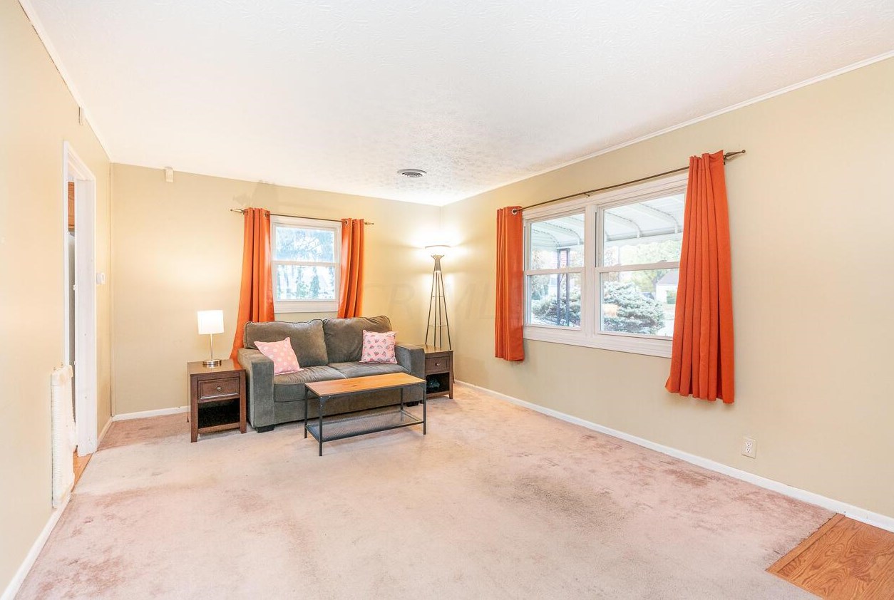 127 Little Flower Ln, Columbus OH 43213-1918 exterior