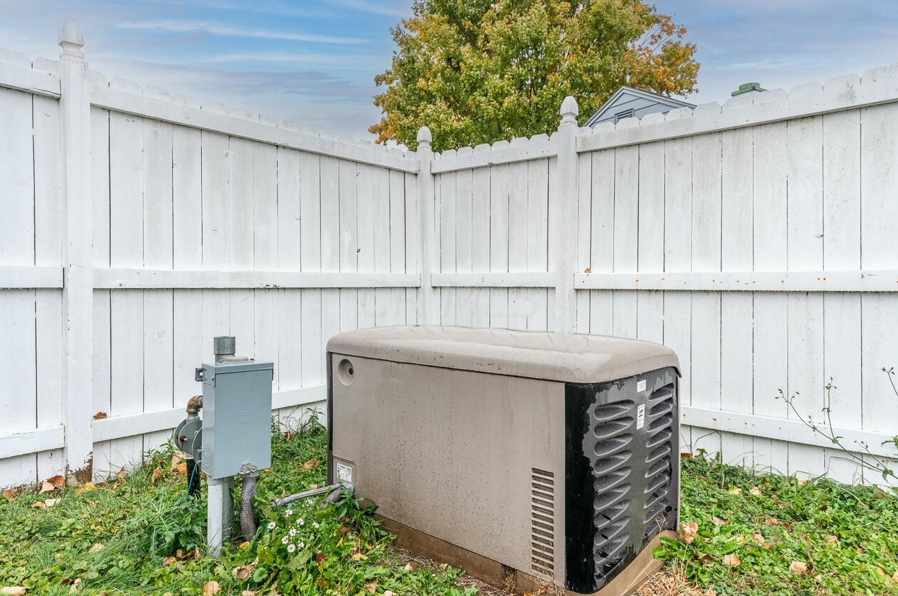 127 Little Flower Ln, Columbus OH 43213-1918 exterior