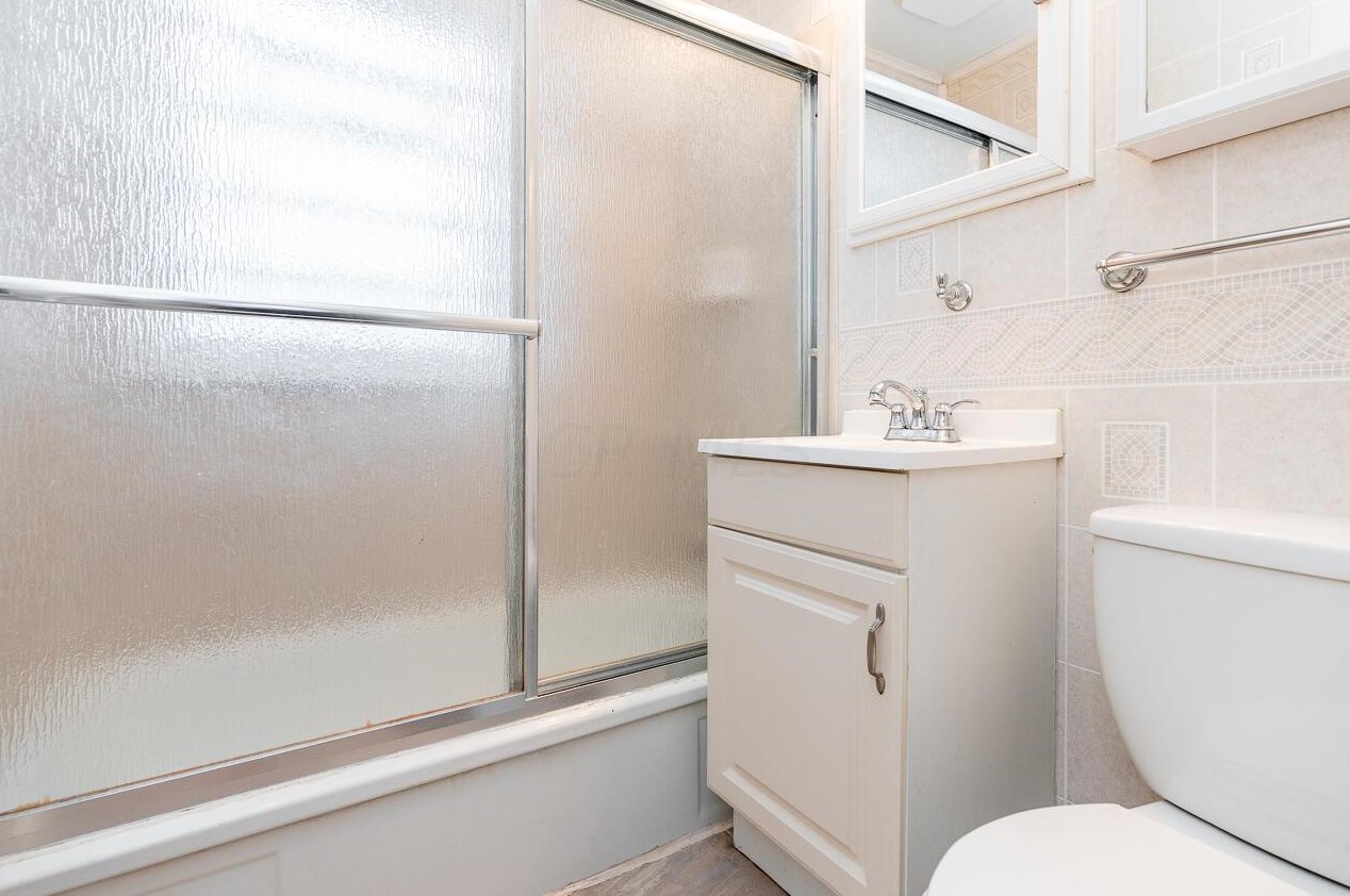 127 Little Flower Ln, Columbus OH 43213-1918 exterior