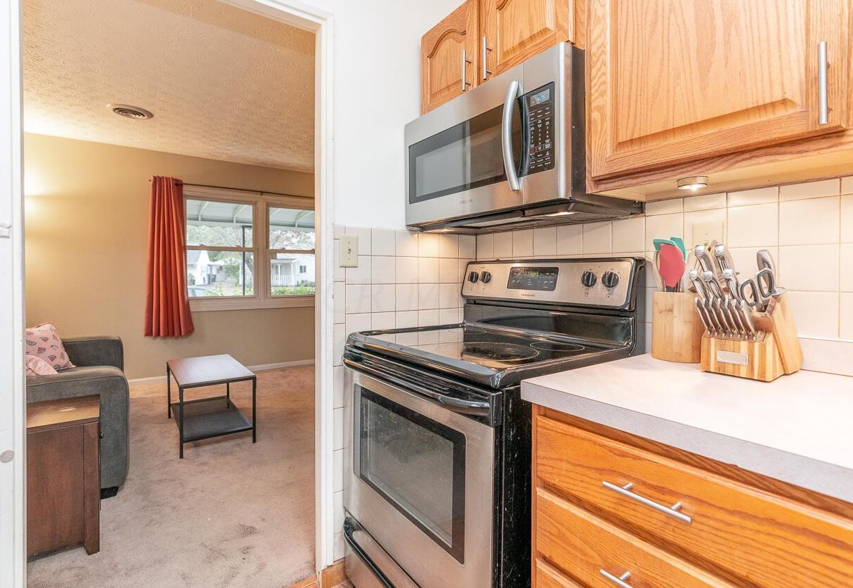 127 Little Flower Ln, Columbus OH 43213-1918 exterior