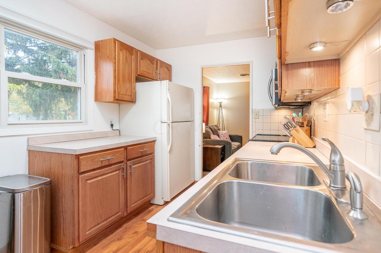 127 Little Flower Ln, Columbus OH 43213-1918 exterior