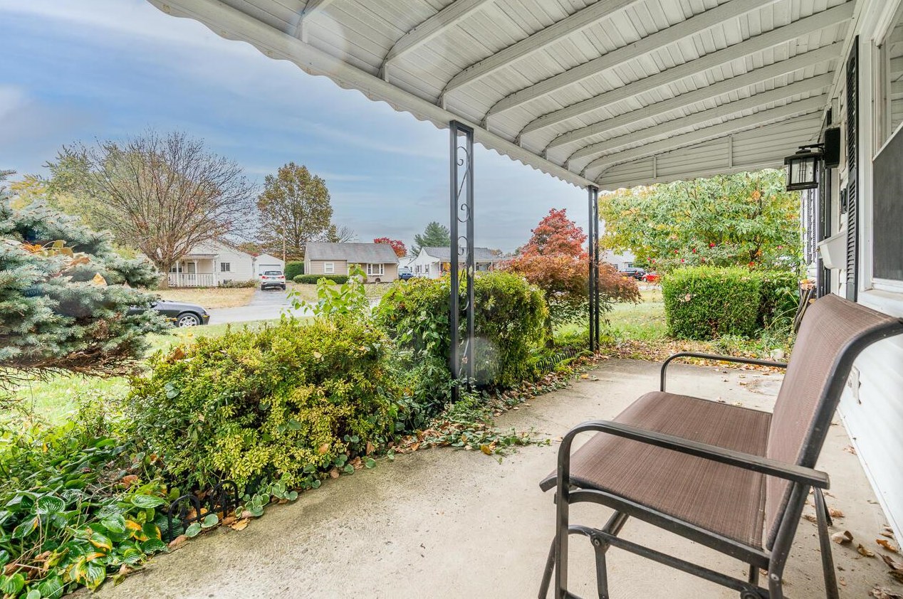 127 Little Flower Ln, Columbus OH 43213-1918 exterior