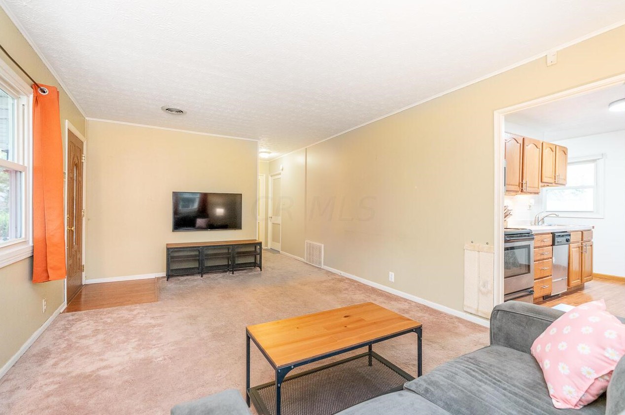 127 Little Flower Ln, Columbus OH 43213-1918 exterior