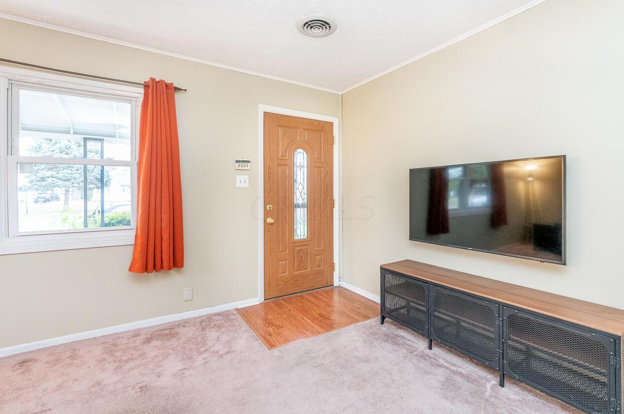 127 Little Flower Ln, Columbus OH 43213-1918 exterior