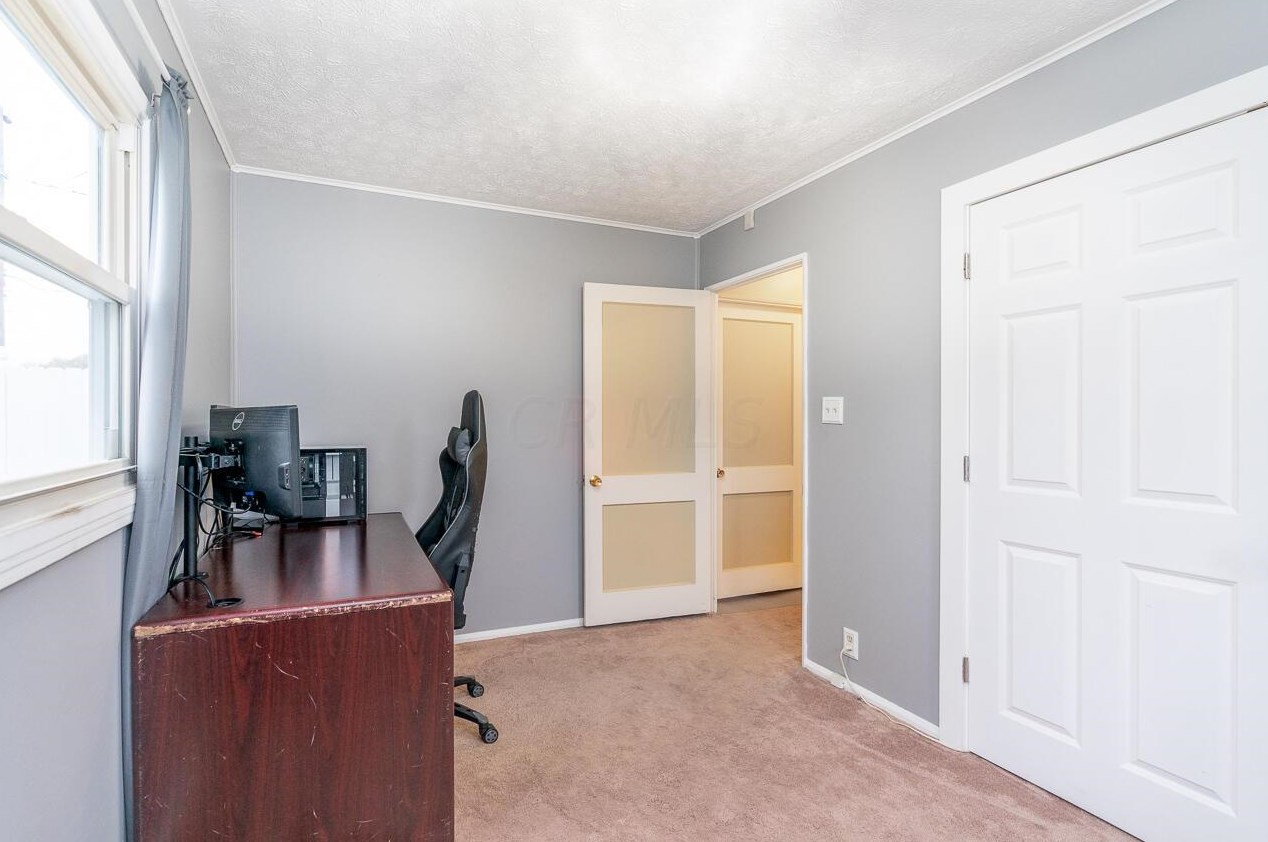 127 Little Flower Ln, Columbus OH 43213-1918 exterior