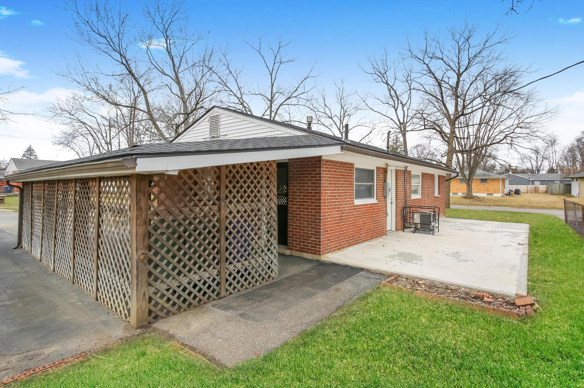 1092 Yearling Rd, Columbus OH 43227-1770 exterior