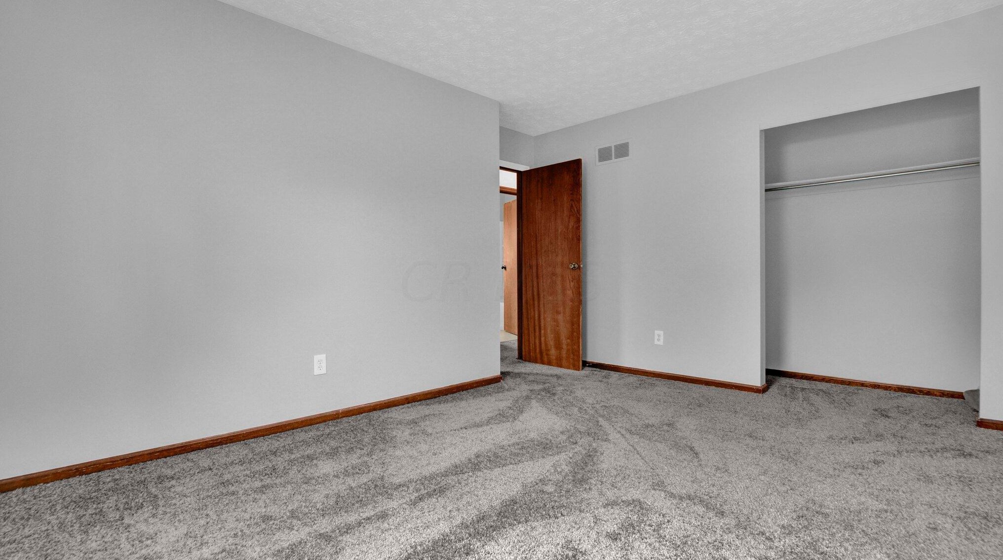 1204 Smallwood Dr, Columbus OH  43235-2501 exterior