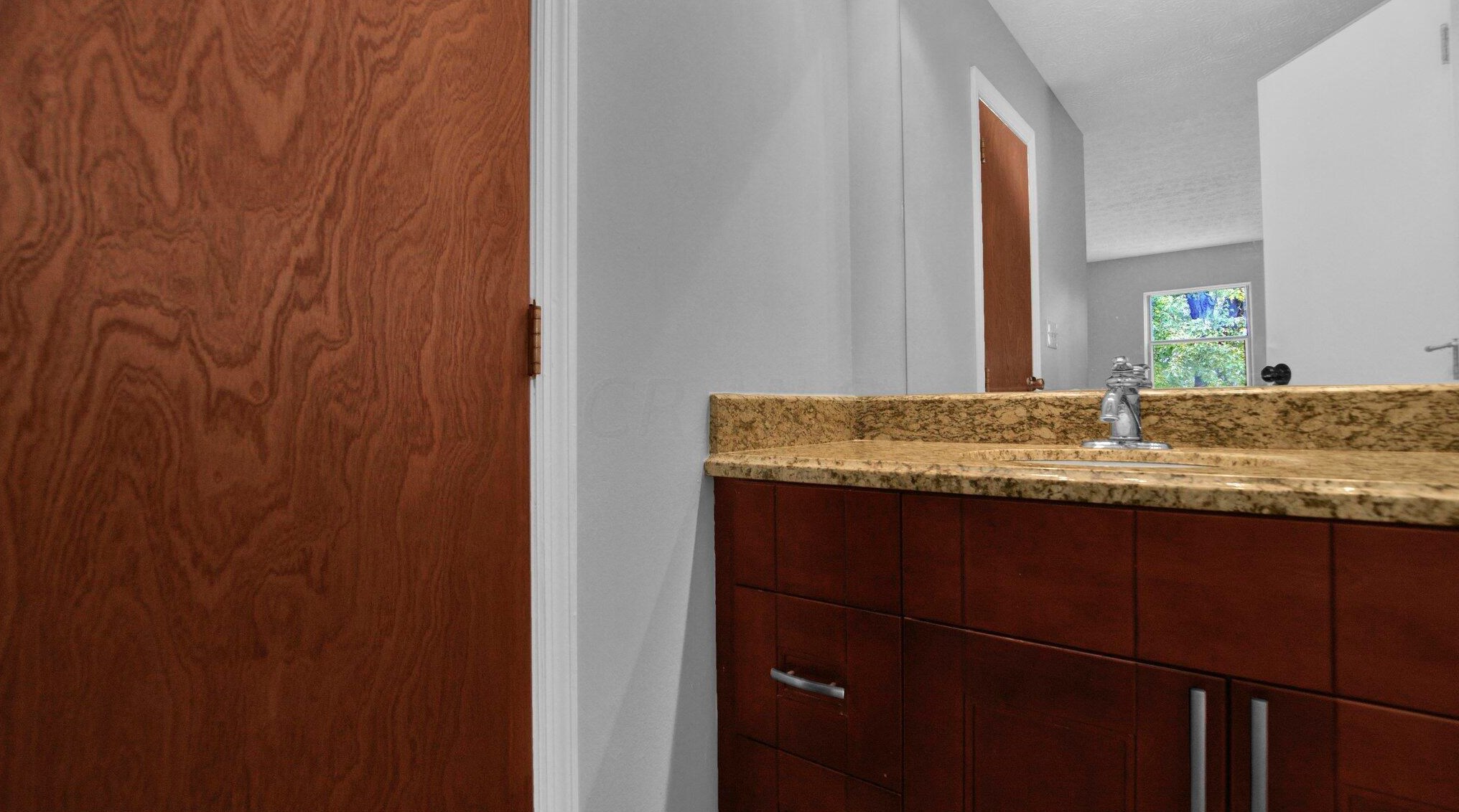 1204 Smallwood Dr, Columbus OH  43235-2501 exterior