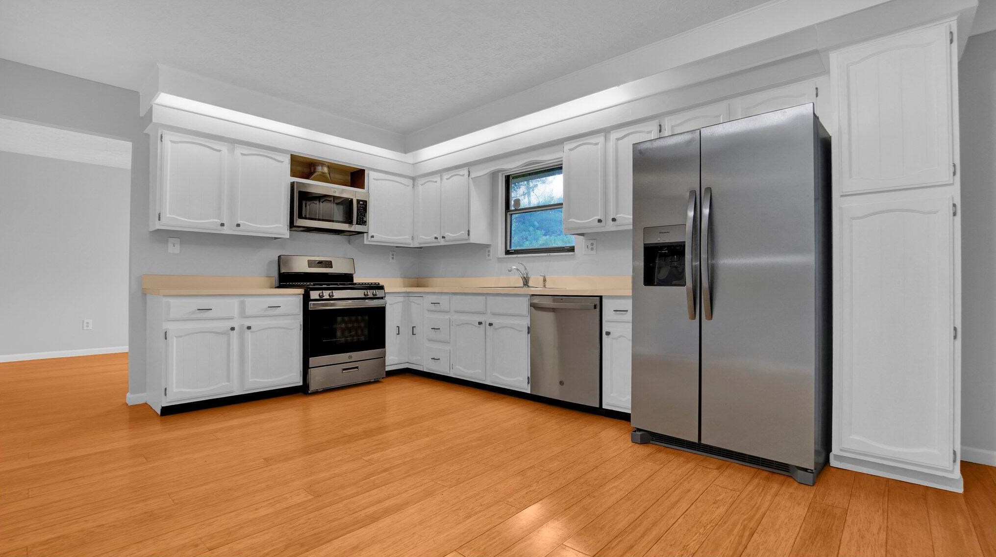 1204 Smallwood Dr, Columbus OH  43235-2501 exterior