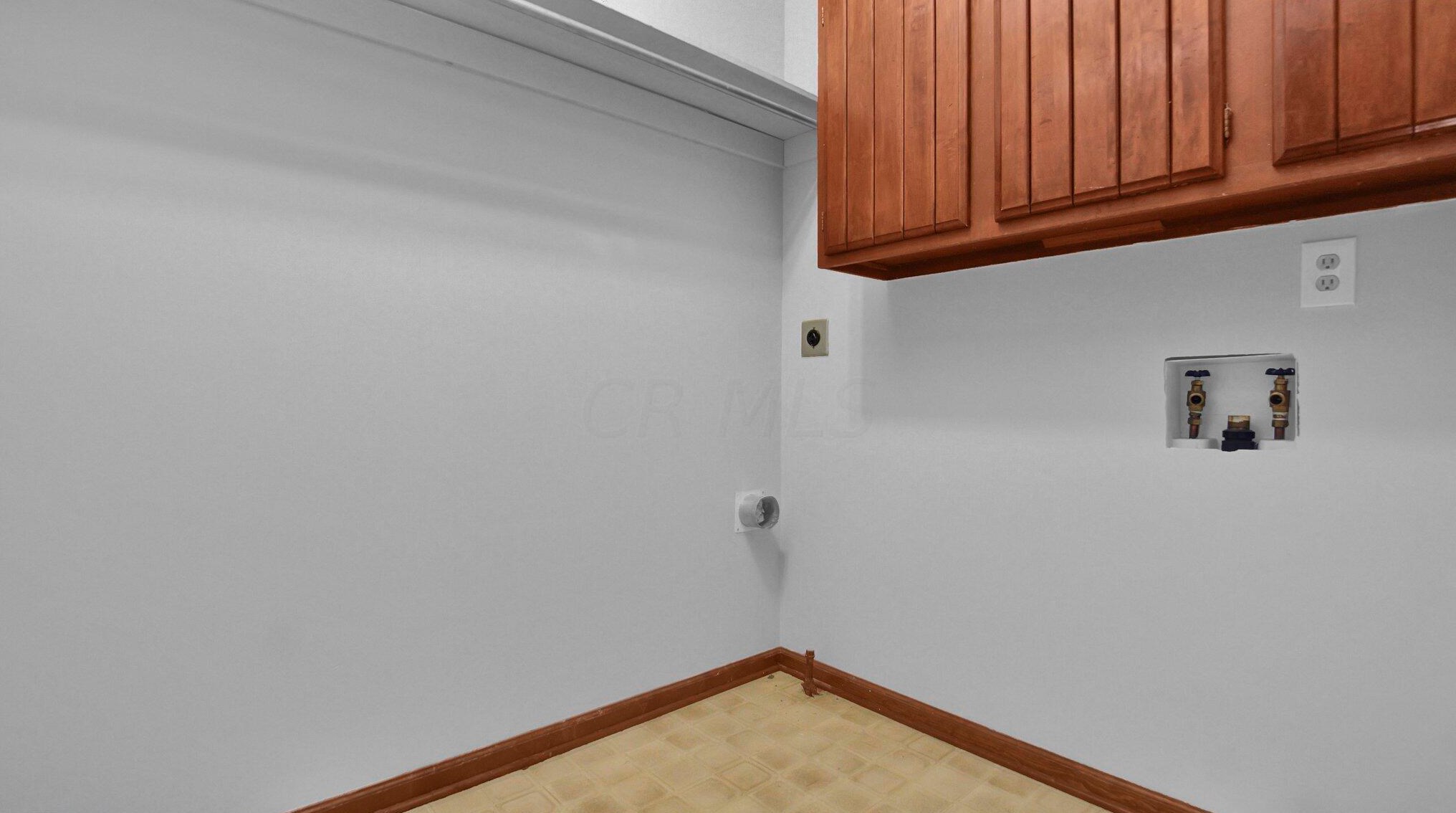 1204 Smallwood Dr, Columbus OH  43235-2501 exterior