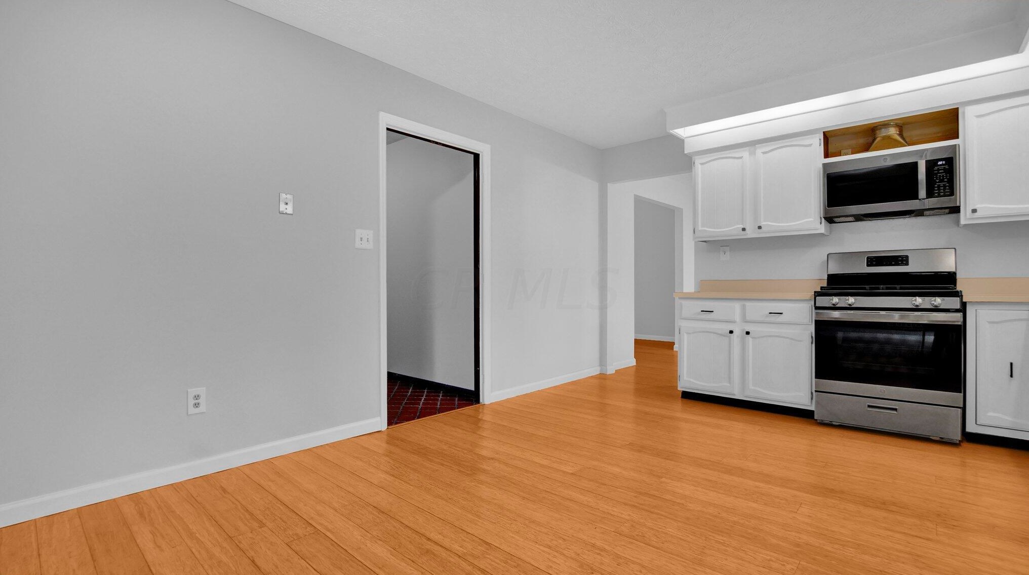 1204 Smallwood Dr, Columbus OH  43235-2501 exterior