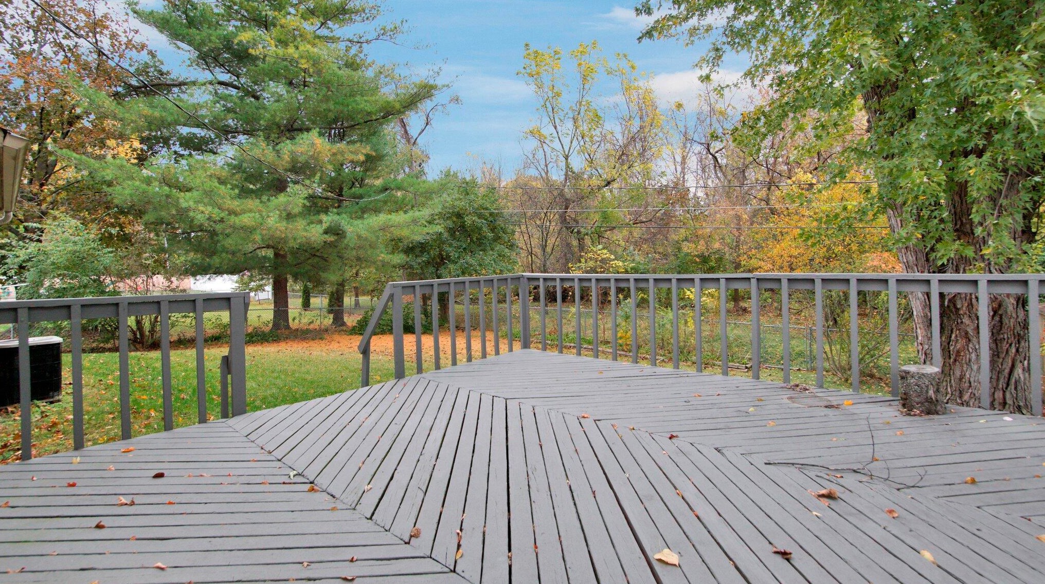 1204 Smallwood Dr, Columbus OH  43235-2501 exterior