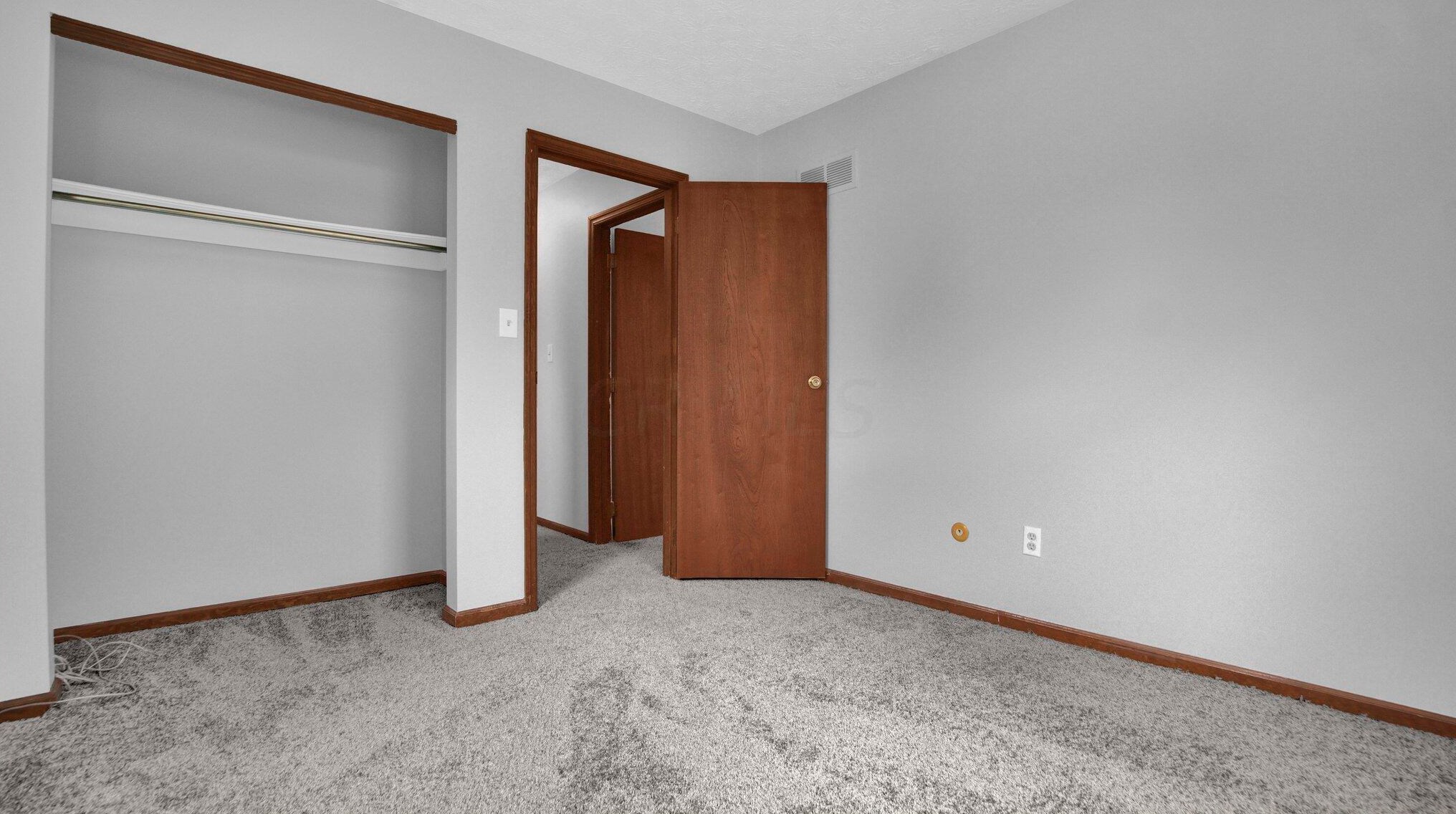 1204 Smallwood Dr, Columbus OH  43235-2501 exterior