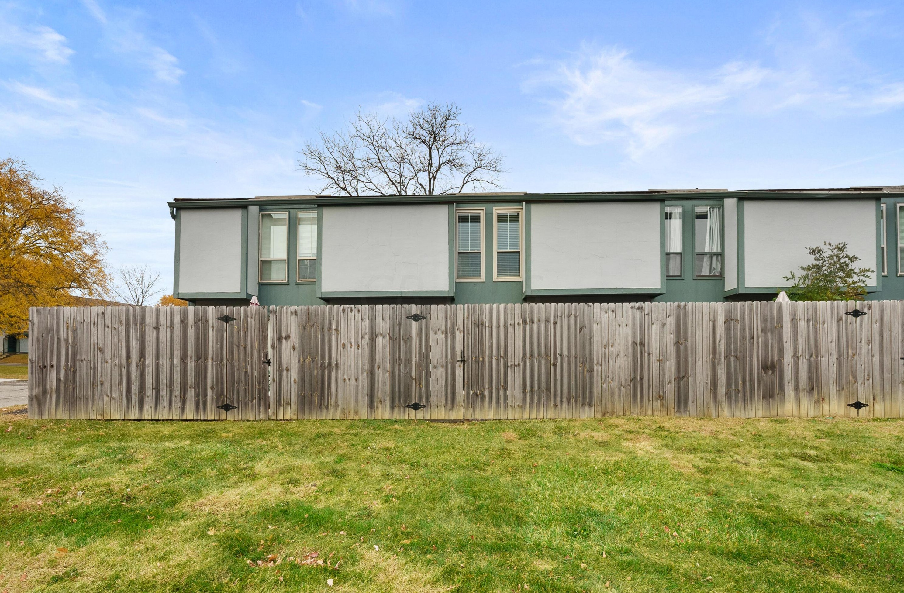 1014 Galliton Ct, Columbus OH  43220-3559 exterior