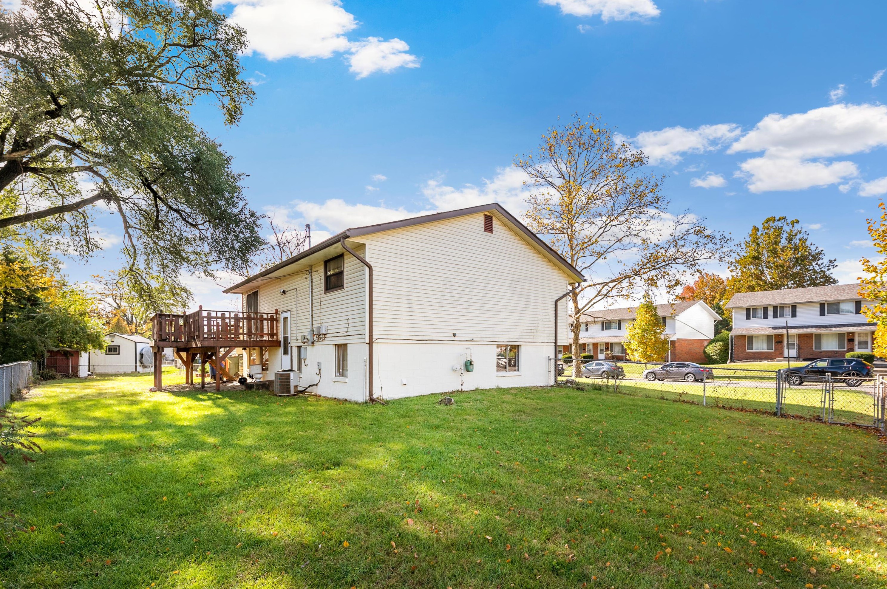 6360 Sunderland Dr, Columbus OH  43229-1979 exterior