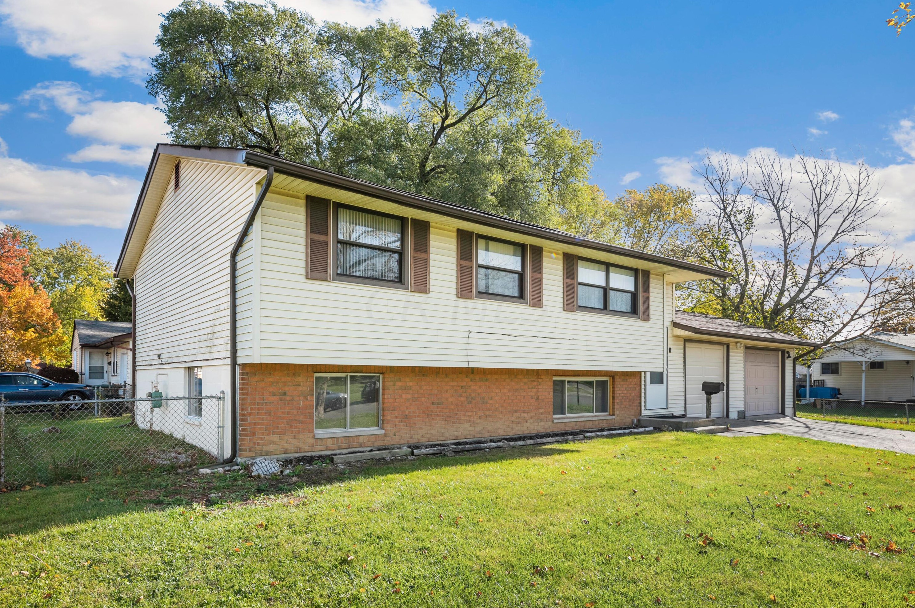 6360 Sunderland Dr, Columbus OH  43229-1979 exterior