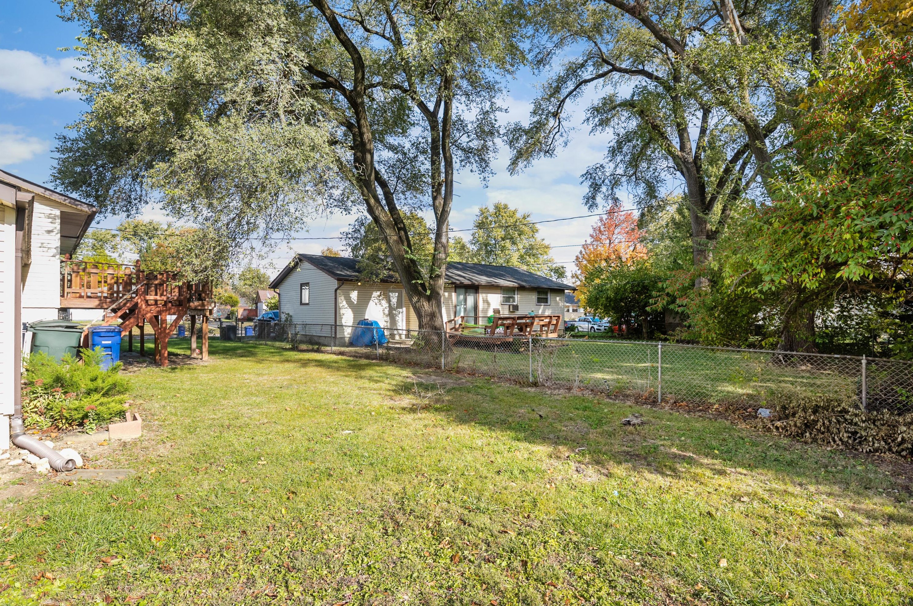 6360 Sunderland Dr, Columbus OH  43229-1979 exterior