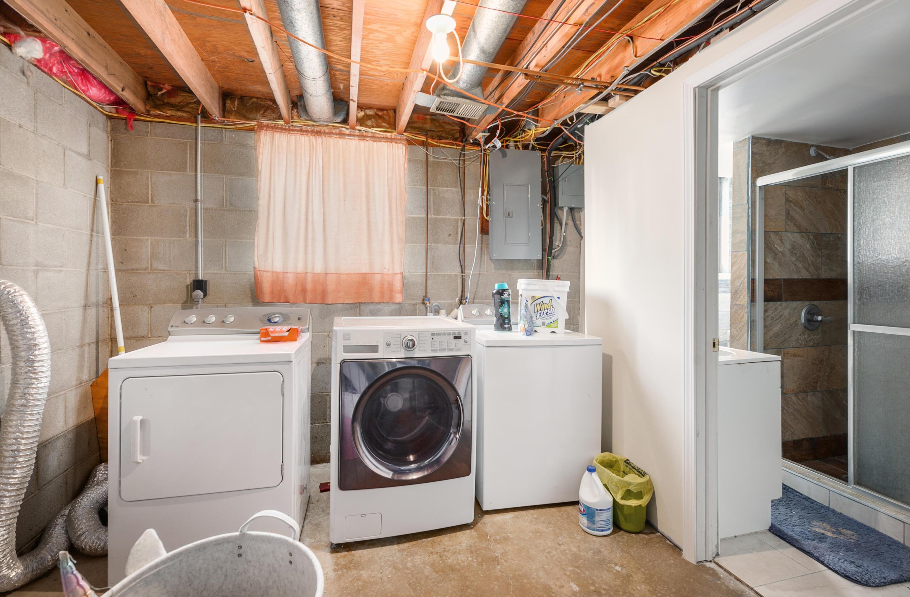 6360 Sunderland Dr, Columbus OH  43229-1979 exterior