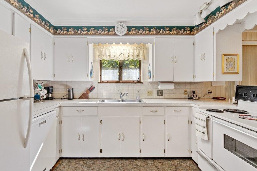 1364 Hague Ave, Columbus OH 43204-2107 exterior